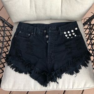 Black distressed shorts